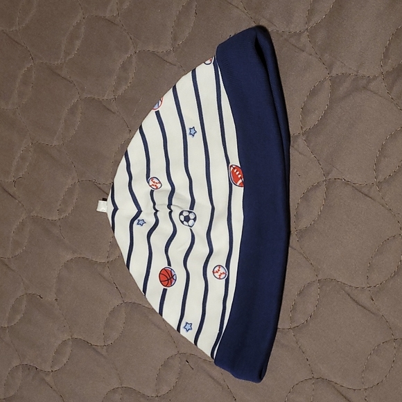 Little Me 3 months sports and stripes sleeper set with toque - Picture 4 of 4